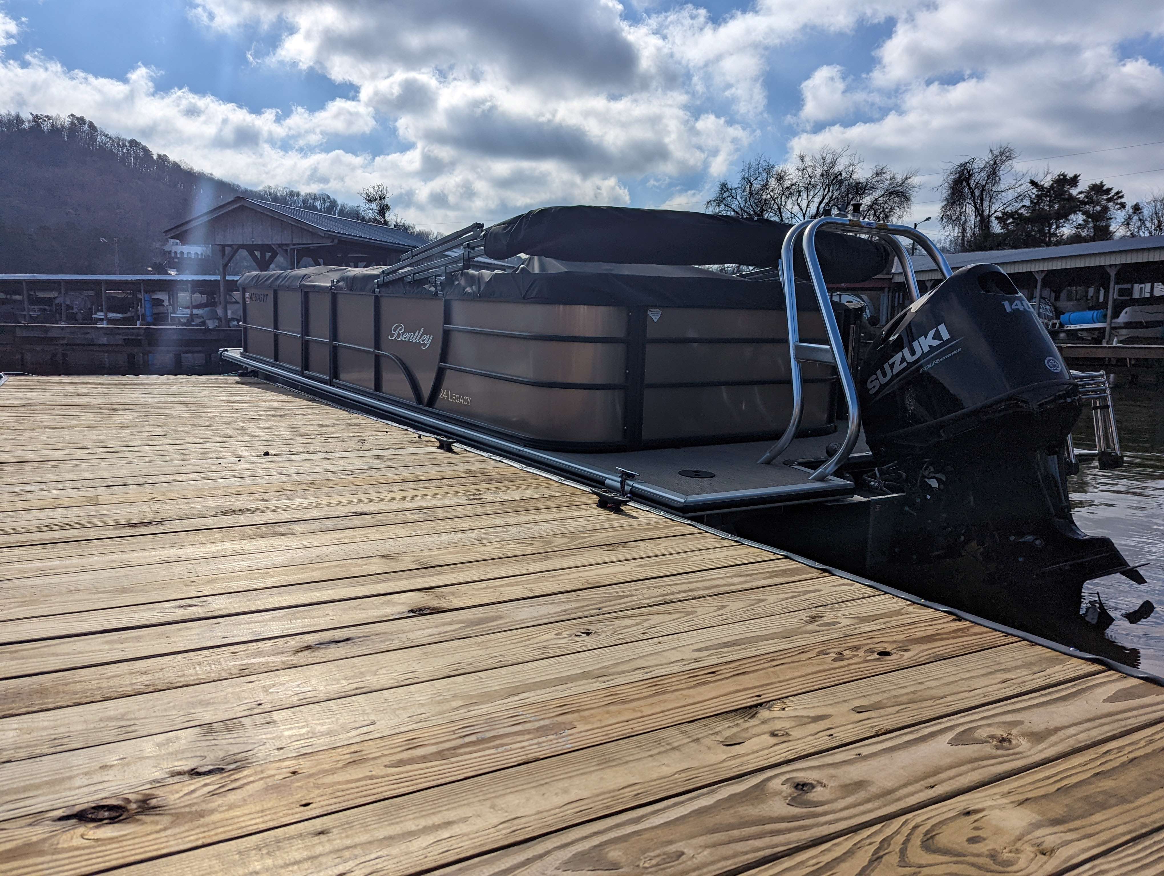 2023 Gold Bentley Legacy Cruise 24ft. For RENT Guntersville AL