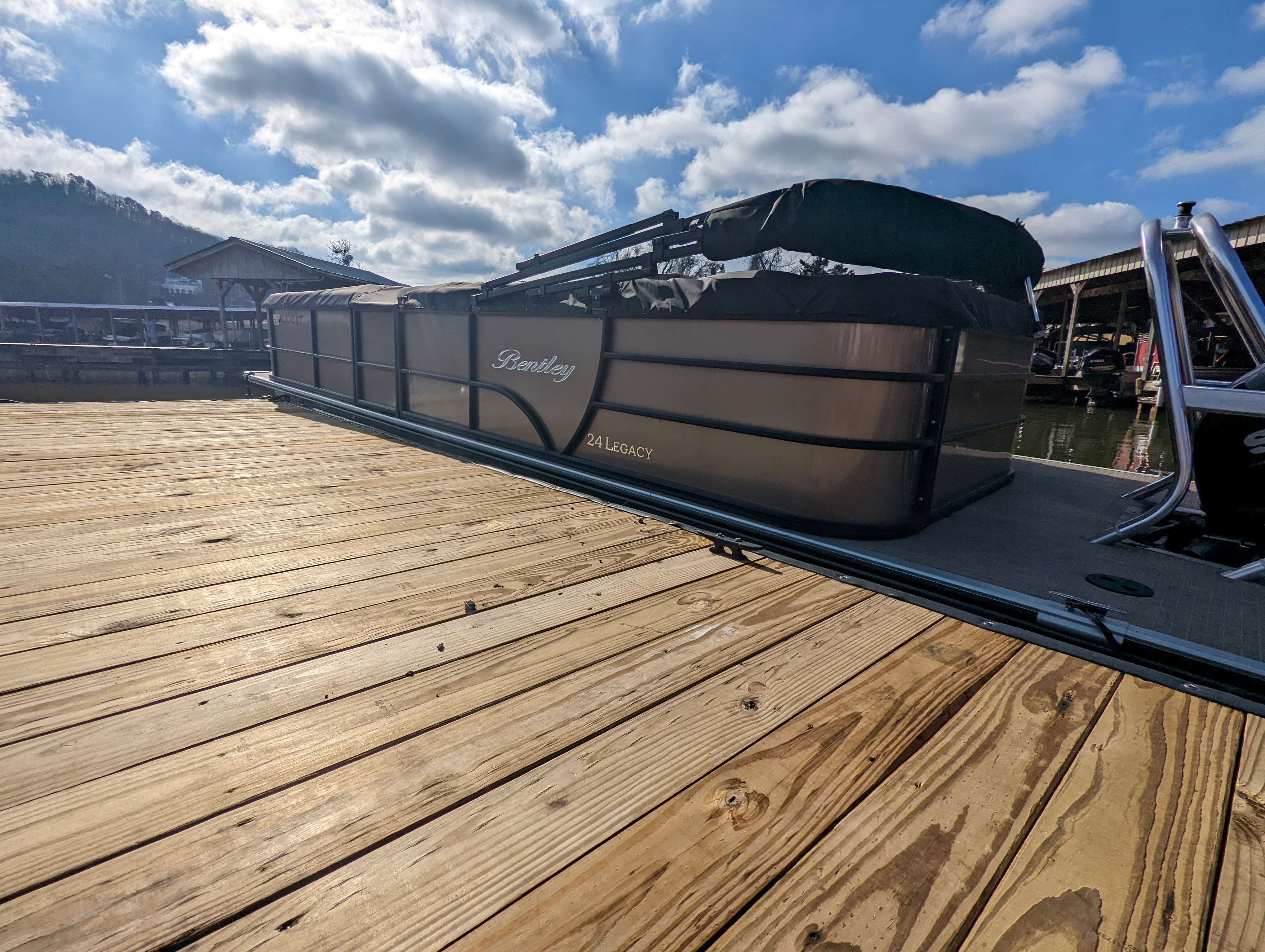 2023 Gold Bentley Legacy Cruise 24ft. For RENT Guntersville AL